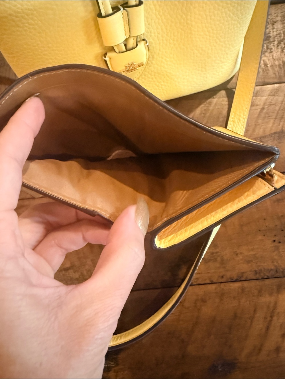 NWOT Coach Pebbled Leather Drawstring Crossbody Bag and Wallet - Light Yellow - Picture 10 of 12